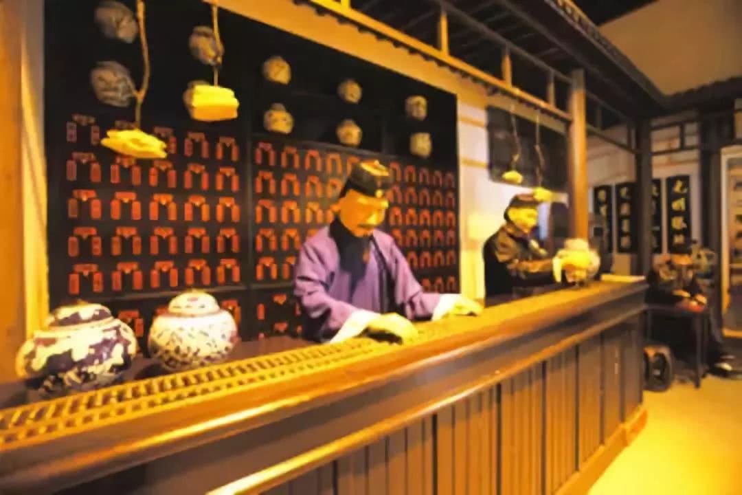 藥店門前對聯_古代藥店門前掛的對聯_古代藥店門口的對聯